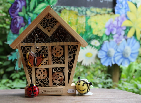 Small insect house
